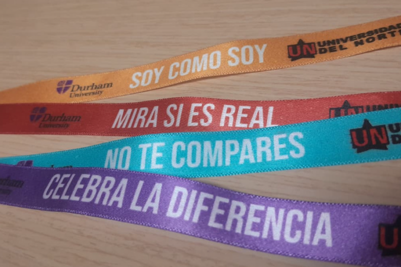 Wristbands show the key learning points of the Soy Como Soy intervention: be yourself, check if it's real, don't compare, and celebrate differences.